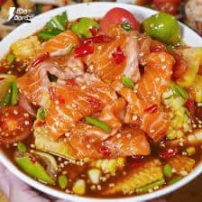 Salmon Salad with Thai Spicy Sauce
