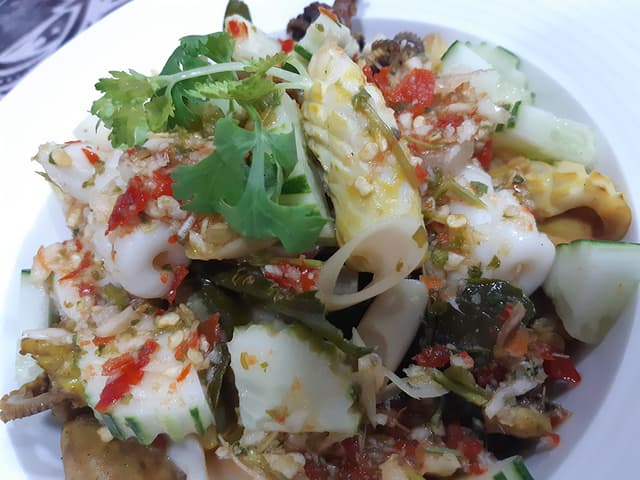 Prawn and Calamari Salad with Spicy Sauce